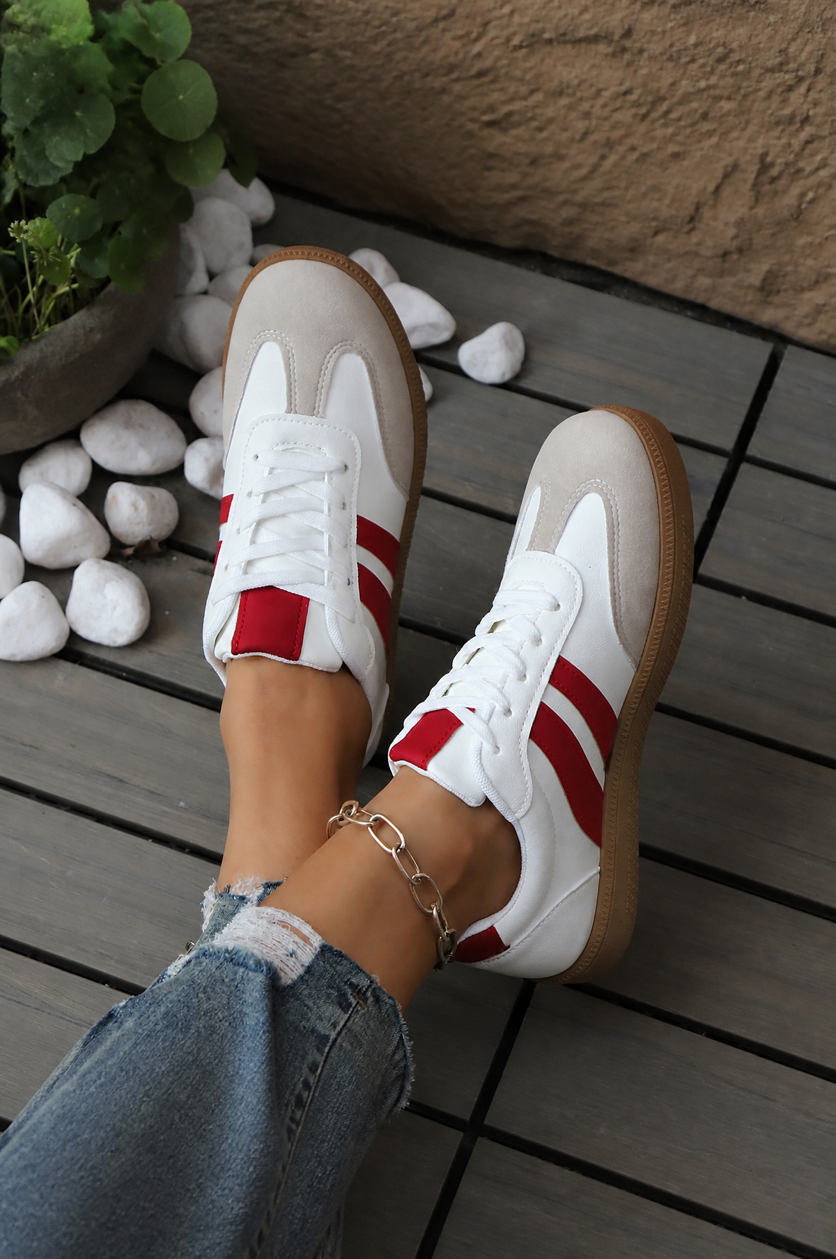 Retro Low Top Trainers with Side Stripes Noor Laurent